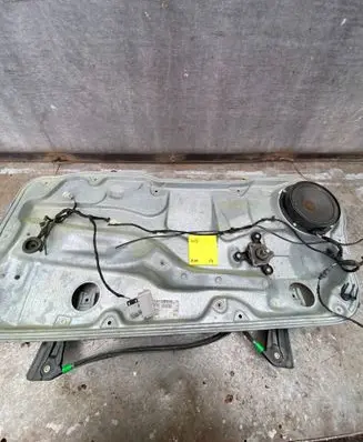 Volkswagen Golf IV Front door manual window regulator 