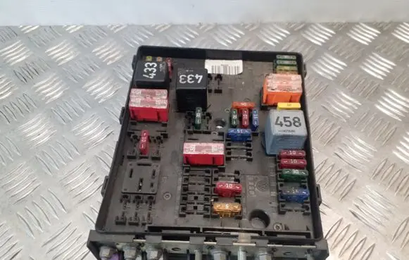 Audi A3 S3 8P Fuse module 1K0937124K