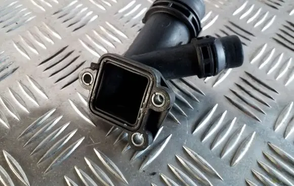 BMW X3 E83 Engine coolant pipe/hose 2247744
