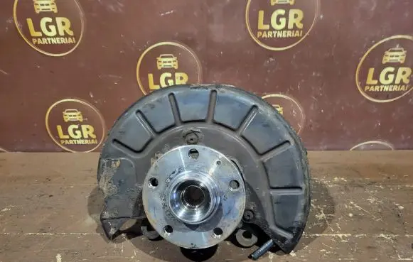 Skoda Octavia Mk2 (1Z) Front wheel hub spindle knuckle