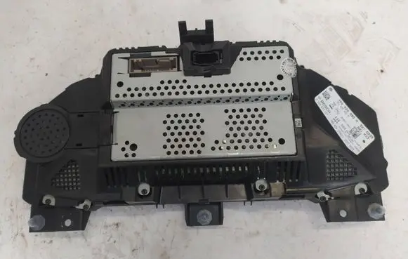 Volkswagen Touareg II Speedometer (instrument cluster) 7P6920980M 0263677037