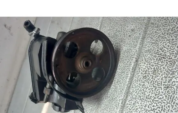 Peugeot 206 CC Power steering pump
