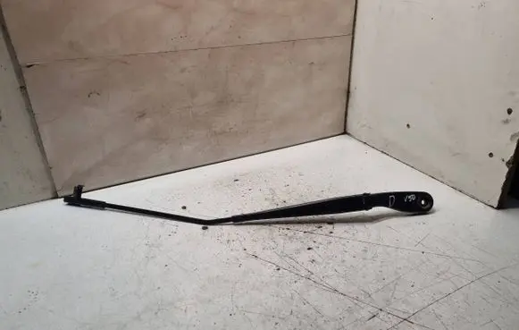 Volvo V50 Front wiper blade arm 30698250