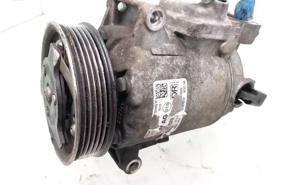 Volkswagen Caddy Air conditioning (A/C) compressor (pump) 5N0820803E