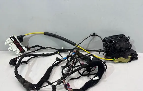 BMW M8 F93 Gran Coupe Front door lock 7477699