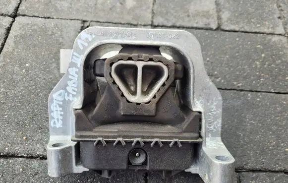 Skoda Rapid (NH) Engine mount bracket 6C0199262E 08032017 X44TKAG702551S