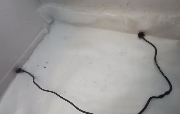 Engine coolant pipe/hose