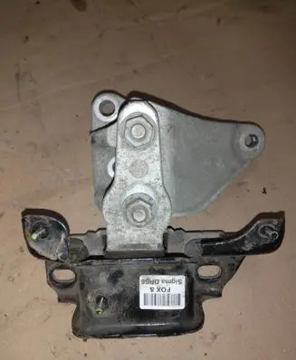 Ford Fiesta Engine mount bracket