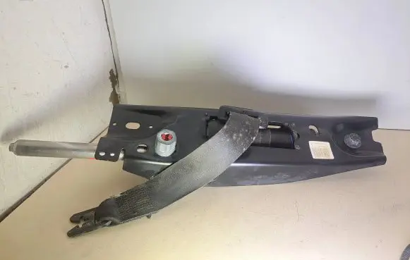 Volvo XC70 Front seatbelt 6069365 6254937306 6254937