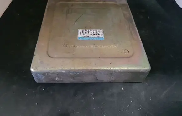 Mitsubishi Lancer Engine control unit/module MD307354