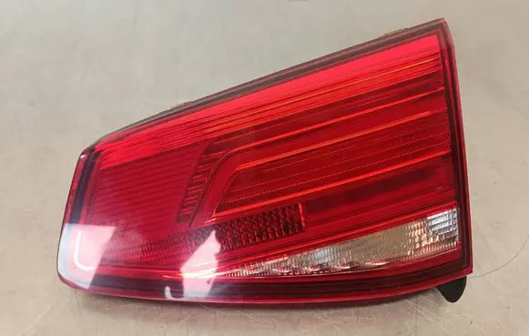 Volkswagen PASSAT B8 Tailgate rear/tail lights R1Y02 3928