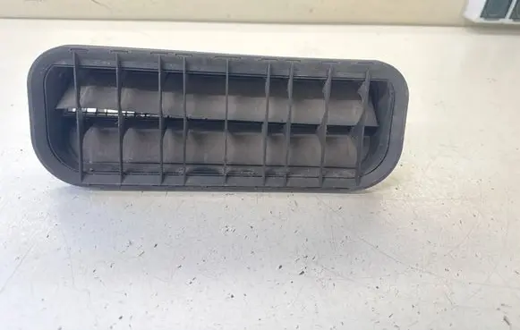 Volkswagen Multivan T5 Quarter panel pressure vent 7H0819181