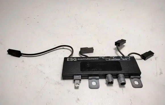 BMW 7 E32 Antenna control unit 65241379761 8ENA341