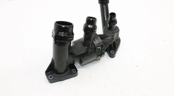 BMW 6 G32 Gran Turismo Thermostat housing 8576289