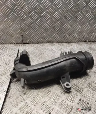 Opel Vivaro Turbo air intake inlet pipe/hose 165752889r