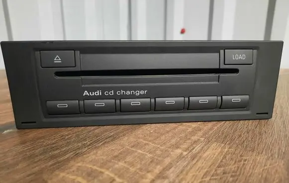 Audi A3 S3 8P CD/DVD changer 