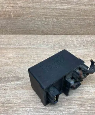 Peugeot 406 Glow plug pre-heat relay 0281003005