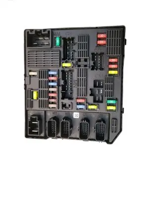 Renault Scenic III - Grand scenic III Fuse module 284B67924R 0331150400580