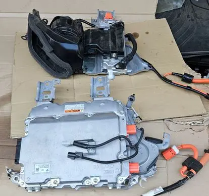 Toyota RAV 4 (XA50) Voltage converter inverter 42060