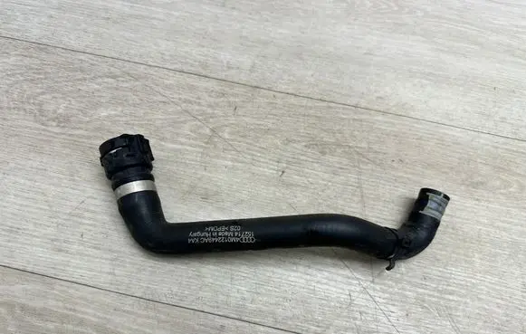Engine coolant pipe/hose