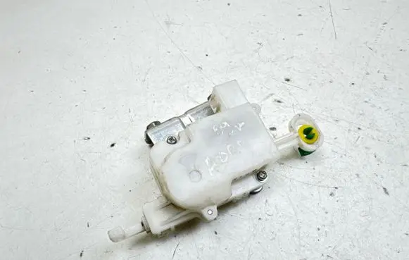 Fuel tank cap lock