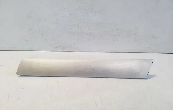 Volkswagen Touareg II Front door trim bar 7P6867440C