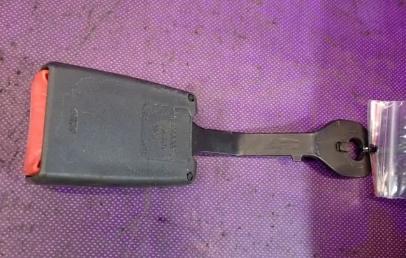 Fiat Punto (199) Front seatbelt buckle 33005375
