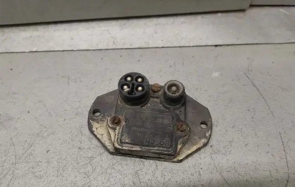 Mercedes-Benz W123 Ignition amplifier control unit 0227100114 0025451832