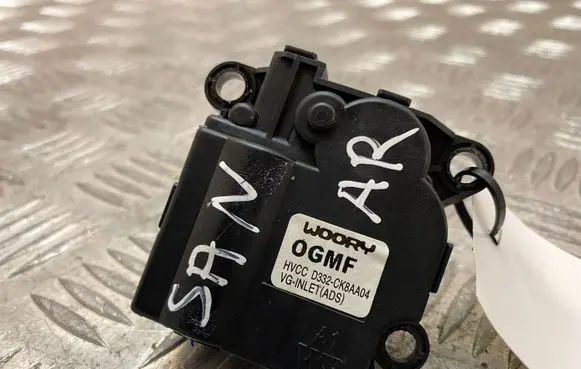 Hyundai Santa Fe Air flap motor/actuator D332CK8AA04