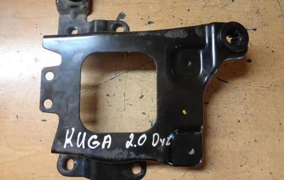 Ford Kuga I Air filter cleaner box bracket assembly AV61R6K034AB