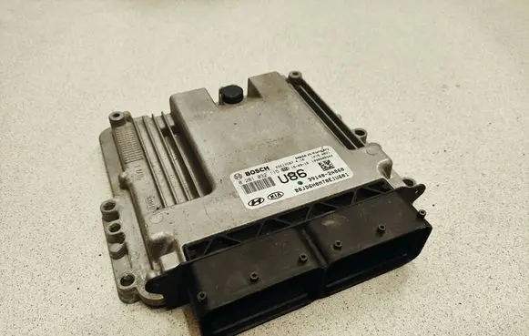 Hyundai Santa Fe Engine control unit/module EDC17C57 391402A860 81032115