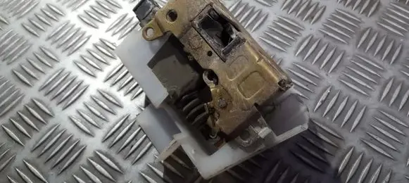 Renault Megane I Front door lock