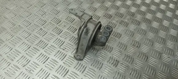Opel Zafira A Engine mount bracket
