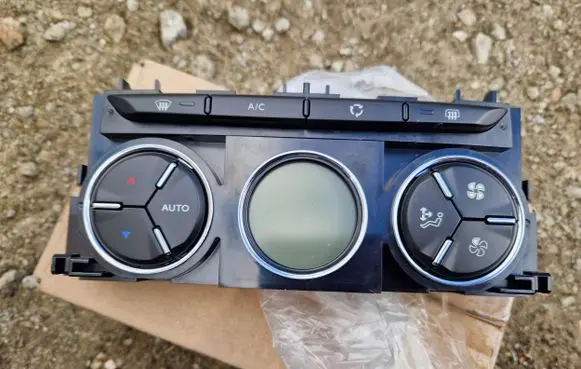 Citroen DS3 Climate control unit 6452W7