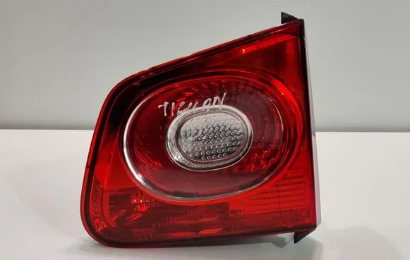 Volkswagen Tiguan Tailgate rear/tail lights 5N0945094B