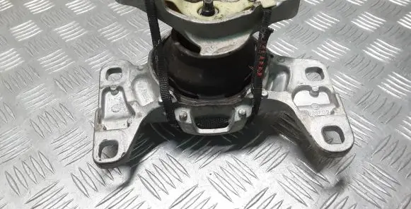 Volvo V40 Engine mount bracket 326F09