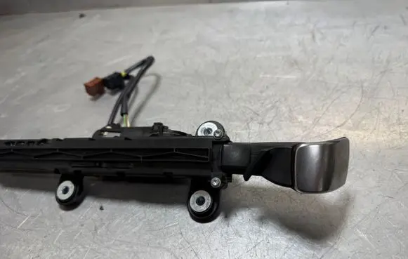 BMW 3 E90 E91 Seat belt adjustment motor 9148512