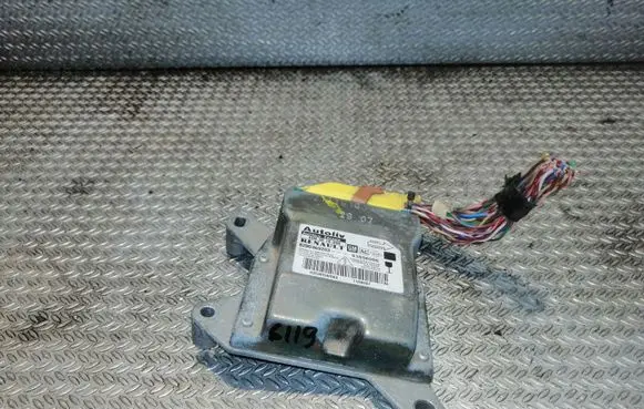 Renault Trafic II (X83) Airbag control unit/module 8200469203