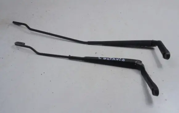 Skoda Octavia Mk1 (1U) Front wiper blade arm 1U1955409
