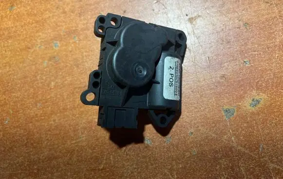 Ford Focus Intake manifold valve actuator/motor XS4H19E616AD