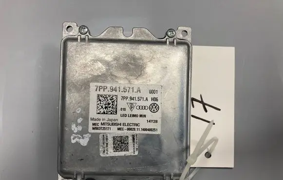 Volkswagen PASSAT B8 Xenon control unit/module V7PP941571A