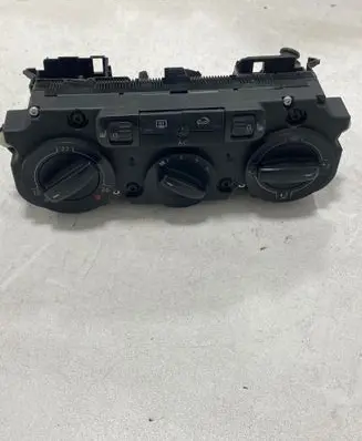 Volkswagen Touran I Climate control unit 537011CF