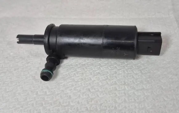 Mercedes-Benz E W212 Headlight washer pump 2108691221