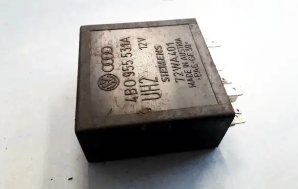 Volkswagen PASSAT B5 Other relay 4B0955531A