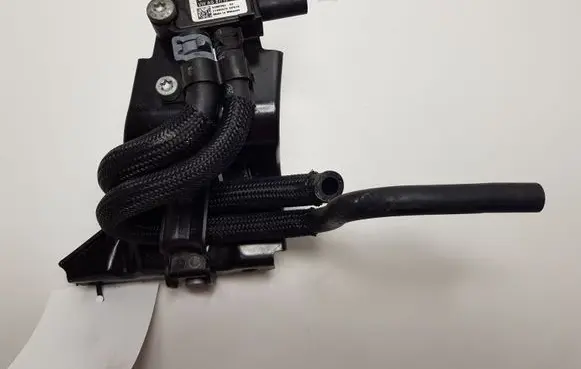 Volkswagen PASSAT CC Exhaust gas pressure sensor 076906051B