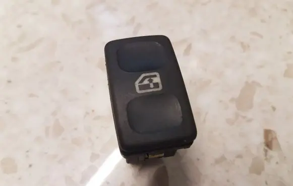 Land Rover Discovery Electric window control switch AMR2496