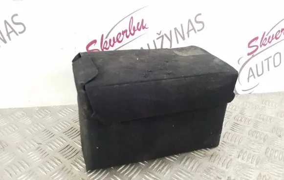 Volkswagen PASSAT B8 Battery box tray 5Q0915411E