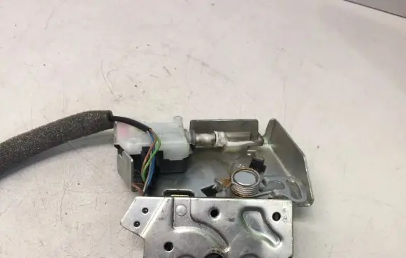 Ford Mondeo Mk III Tailgate/trunk/boot lock/catch/latch 3S71A43102AC