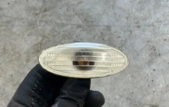 Nissan Qashqai Front fender indicator light