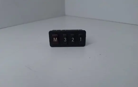 BMW 5 E39 Seat control switch 8352160